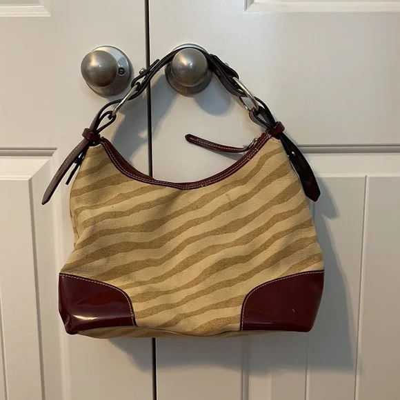 Dooney & Bourke Large Nikki Hobo bag. - Picture 3 of 16